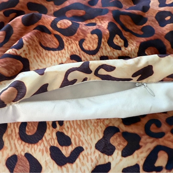 Set Of 2 Leopard Cheetah Throw Pillow Cover Animal Print Pillowcase Zip Closure - Picture 3 of 5